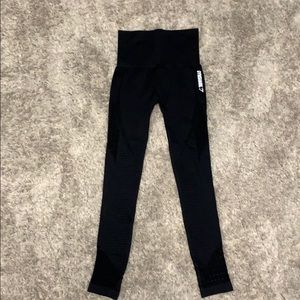 Gym shark leggings